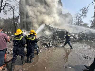 An Aircraft Crashed With 242 Passengers At India Ahmedabad