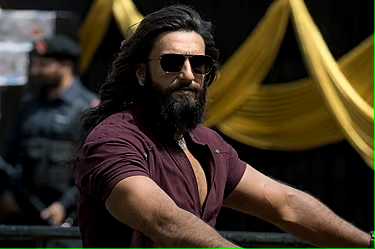 Ranveer Singh Unveils ‘Dhurandhar’ First Look on His Birthday – A Visual Action Storm